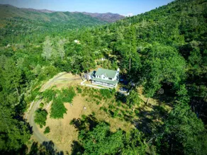 Yosemite Getaway with Stunning Views and HotTub - Image 2