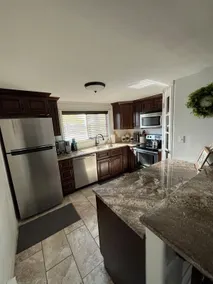 Cute house on the Snake River - Image 4