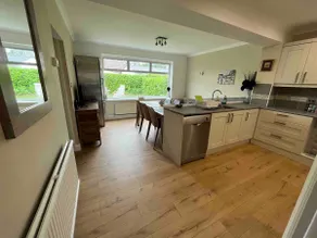 Detached 6 bedroom family house with Sky TV - Image 5