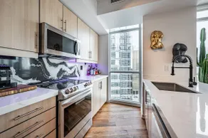 Presidential Loft - Stunning Water and City Views - Image 5