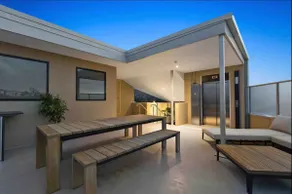 Yaringa - Near the Sea - Image 3