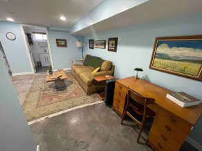 Eclectic 1-bedroom place with free street parking - Image 5