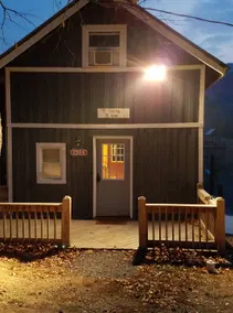 Lake house cabin - Image 2