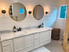 NEW BEAUTIFUL Classic Modern Brick House + Hot tub - Image 5