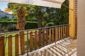 Apartment with balcony and private pool - Image 4