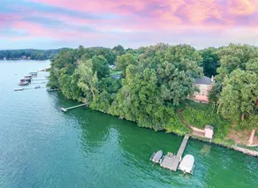 Lakefront 4BR ‘Up North’ Outdoor Getaway - Best Sunset View on The Lake - Image 1