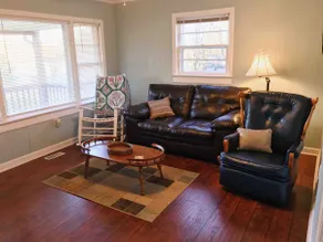 Cozy 3BR house. 9 min to LU, 10 min to downtown - Image 4