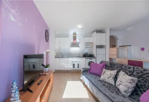 near the port, comfortable, Wi-Fi, aircon - Image 5