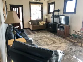 Winemaker's Bungalow close to downtown - Image 4