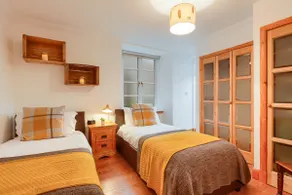 Spacious one bedroom apartment in historic village - Image 2