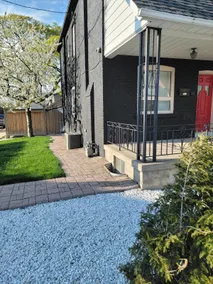 Toronto House with Free Parking - Image 3