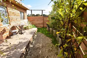 The Old Greenhouse. France Lynch, Stroud - Image 4