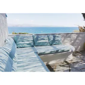 SEABREEZE 2 B/D Seafront Apartment In Ambelas - Image 4