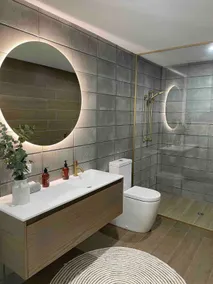 City, ocean views, comfortable one bedroom suite - Image 3