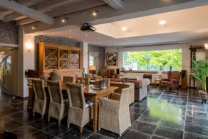 Beautiful and contemporary vacation home - Image 2
