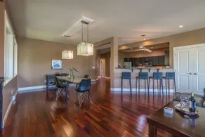 Luxury Penthouse Downtown Nanaimo - Image 4