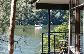 Riverfront 'Baumhaus' Escape (8 Staubloch Pt) - Image 5