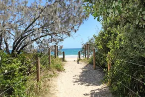 Windmill 4 Two Bedroom Beachside Apartment on Parkyn Parade - Image 2