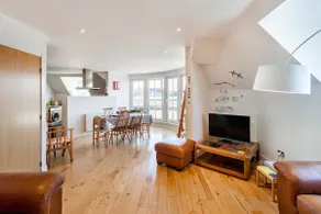 Stunning City Centre Penthouse Apartment, with FREE Parking! - Image 4
