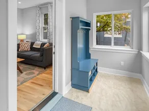 beautiful, walkable, uptown home. Free bike use! - Image 2