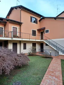 The terrace overlooking the lake - Image 4