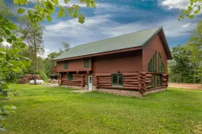 Log home on 2.5 acres near Upper South Long Lake - Image 2