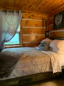 Cheerful 2 bedroom cottage with indoor fireplace. - Image 3
