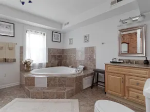 Entire Upper Fells Point 3 Bedroom Beauty! - Image 3