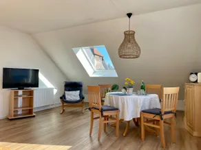 Cozy surfer's shack by the sea - Image 5