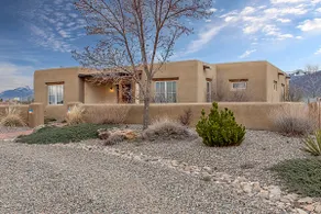 Cozy 3 BR Adobe Home w/ Amazing Mountain View - Image 4