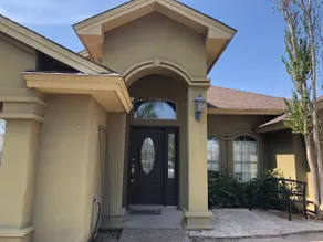 Entire Home in Central Laredo - Image 4