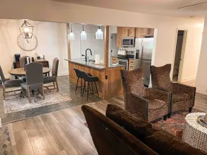 Aviation House | Sleeps 6 |Steps from Osage Park - Image 3