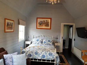 French Island Mandalaye Park Estate luxury cottage - Image 3