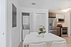 Modern 1BR Apt In Edgewater Free Parking - Image 5