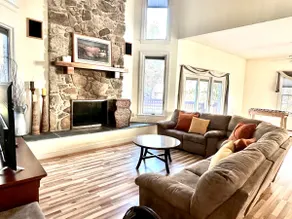 Grand Chateau Mansion Retreat - Sleeps 15 - Image 4
