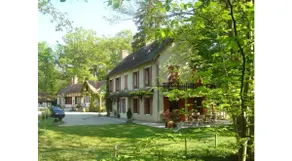 Large charming family home estate - Image 2