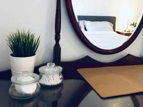 Charming Home • Free Parking, Wifi, Netflix - Image 3
