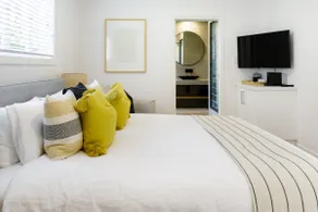 Rainforest Bungalow Retreat, Walk to Beach - Image 4