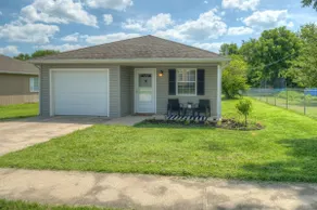 2br, between Pittsburg & Joplin, Bball, gym nearby - Image 2