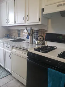 Cozy, comfortable, and 2 minutes from downtown - Image 5