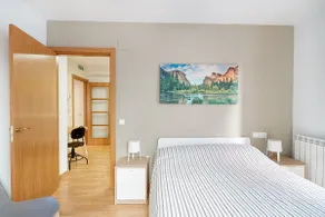 Comfortable and bright first floor in City Center. - Image 4