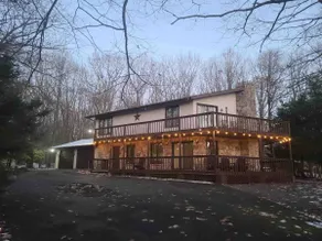 Countryside Pocono home in beach / lake community - Image 2