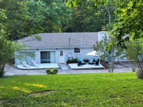 2BR/2BA house w/ Master Suite 10m to Downtown - Image 4