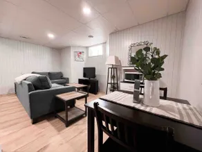 Cozy 1 Bed 1 Bath Suite w/ Kitchenette - Image 3
