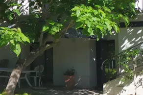 Furnished, air-conditioned ground-floor apartment overlooking the garden - Image 5