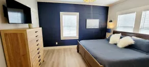 King bed, sleeps 4, walk 2 beach - Image 3