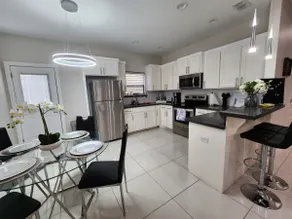 New Luxury Condo PRIME Location - Image 4