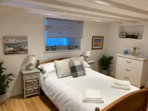 Cosy country cottage a stone throw from the beach! - Image 2