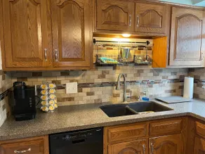 Entire ranch home centrally located in Bettendorf, near bike path and Bett Plex - Image 2