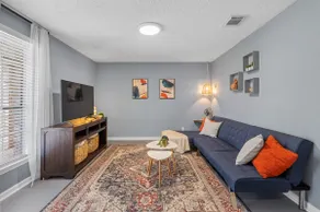 Cozy Cottage at Meadows Place. - Image 4